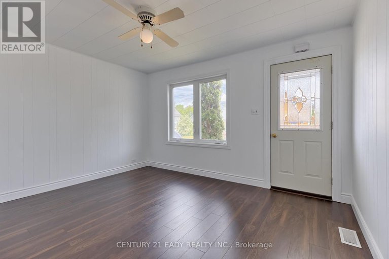 28505414/424-moore-street/renfrew/renfrew/ontario/K7V1L9_19