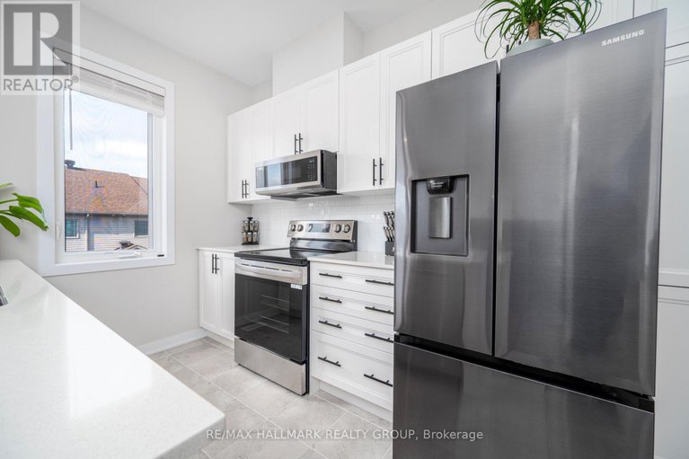 28906810/351-falsetto-street/mer-bleuebradley-estatesanderson-park/ottawa/ontario/K1W0S6_12