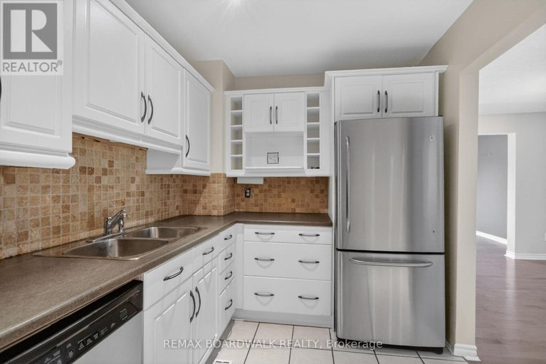 29631192/10-47-sunridge-lane/on-the-green/ottawa/ontario/K2J2N9_18