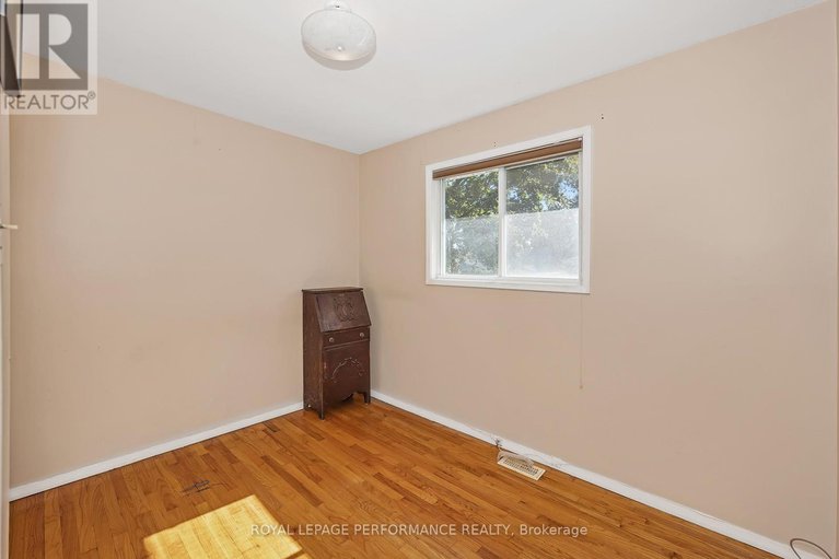 28956685/890-bermuda-avenue/overbrookcastle-heights/ottawa/ontario/K1K0V9_10