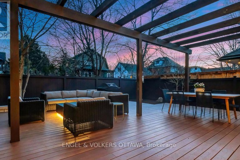 29673243/592-brierwood-avenue/mckellarhighland/ottawa/ontario/K2A2H8_46