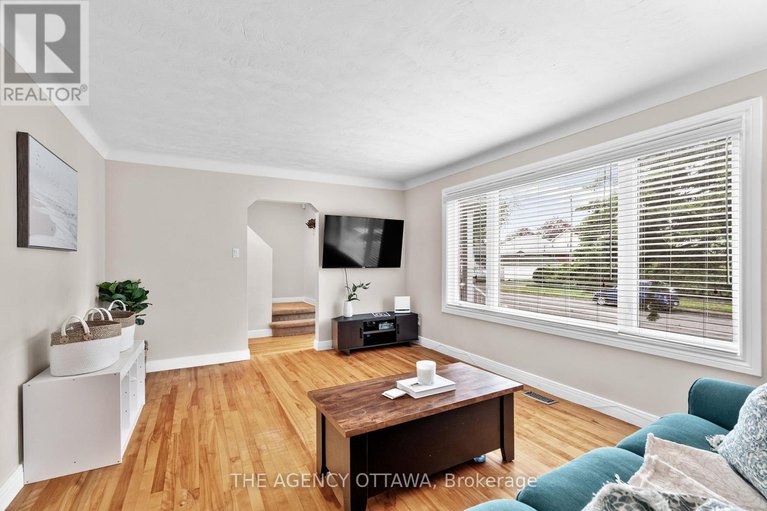 28490663/659-alesther-street/overbrookcastle-heights/ottawa/ontario/K1K1H8_5