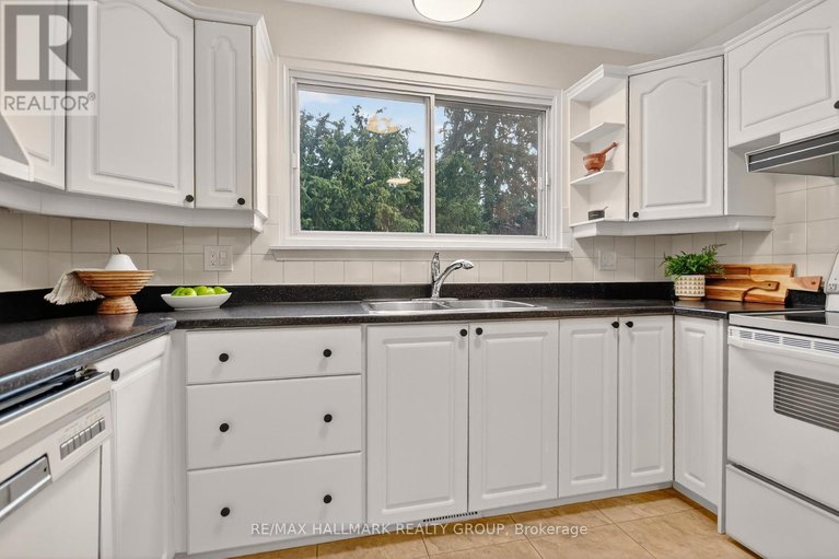 29129242/89-westpark-drive/blackburn-hamlet/ottawa/ontario/K1B3G4_17