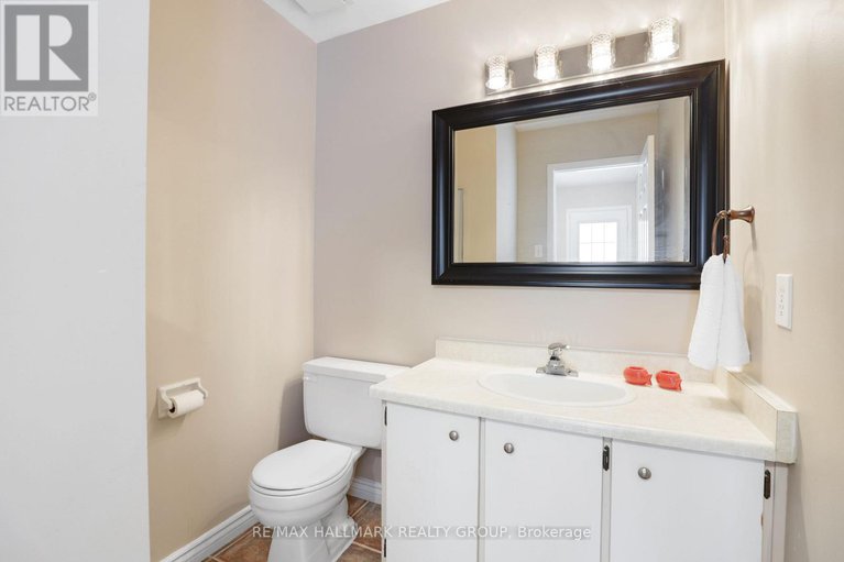 29030661/1637-saxony-crescent/pineview/ottawa/ontario/K1B5K8_5