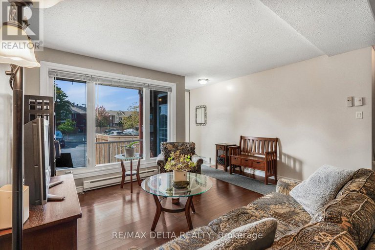 28888821/110-1825-marsala-crescent/fallingbrookpineridge/ottawa/ontario/K4A2E7_10