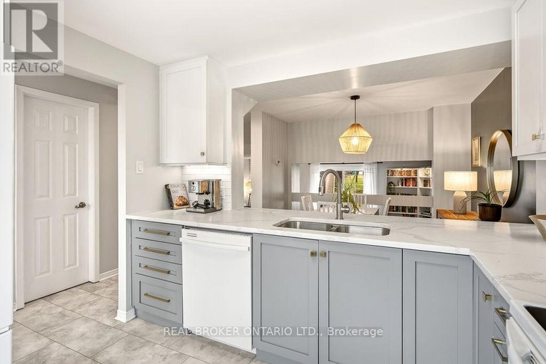 29633974/1095-avignon-court/orleans-wood/ottawa/ontario/K1C2M2_4