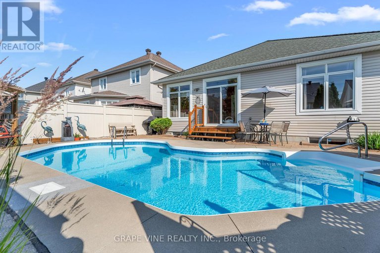 28591080/865-markwick-crescent/notting-hillsummerside/ottawa/ontario/K4A4M7_5
