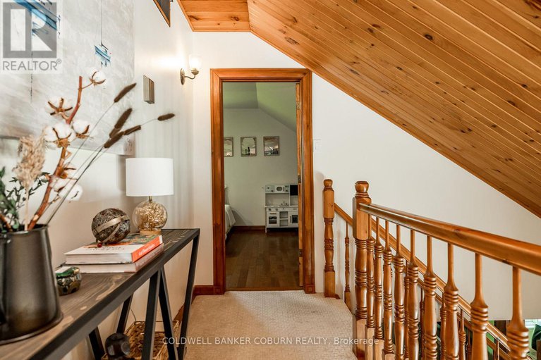 28655671/2482-mcgee-side-road/huntley-ward-south-east/ottawa/ontario/K0A1L0_32