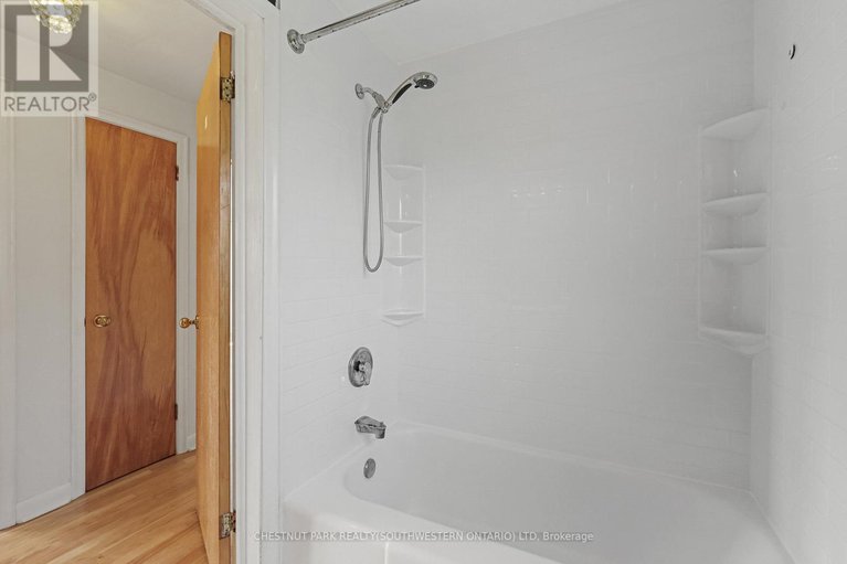 28850275/809-smyth-road-n/elmvale-acres/ottawa/ontario/K1G1P2_24