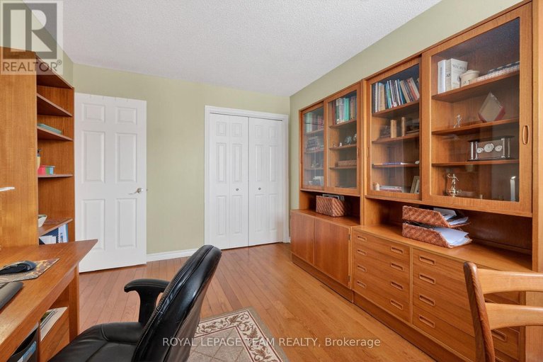 29494254/11-speers-crescent/bridlewood/ottawa/ontario/K2M1W1_33