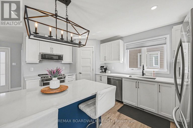 29647826/160-hybrid-street/embrun/russell/ontario/K0A1W0_10