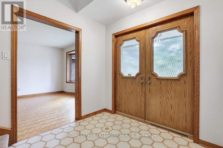 28932150/2291-courtice-avenue-e/alta-vista/ottawa/ontario/K1H7G7_3