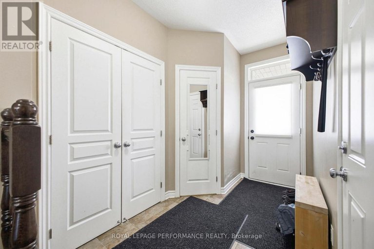 29464157/511-voie-du-pin-rouge-way/mer-bleuebradley-estatesanderson-park/ottawa/ontario/K1W0C4_2