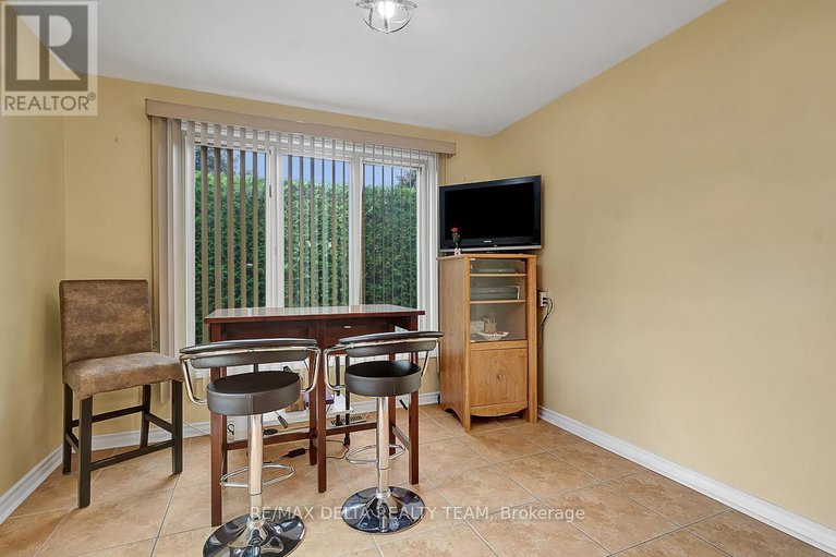 28875879/6096-meadowhill-crescent/chapel-hill/ottawa/ontario/K1C5R8_12