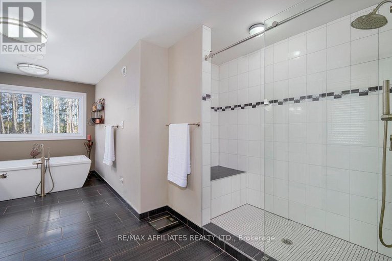 28142173/2284-summerside-drive/manotick-east-to-manotick-station/ottawa/ontario/K4M1B4_26