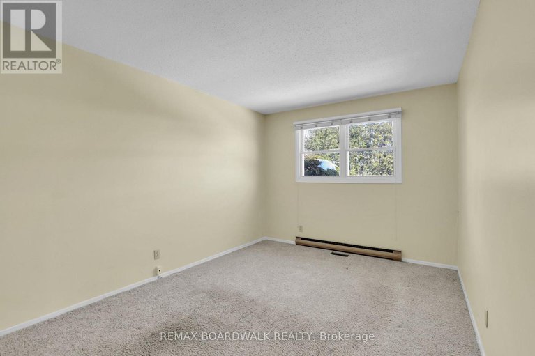 29432299/116-old-colony-road/glencairnhazeldean/ottawa/ontario/K2L1M2_20