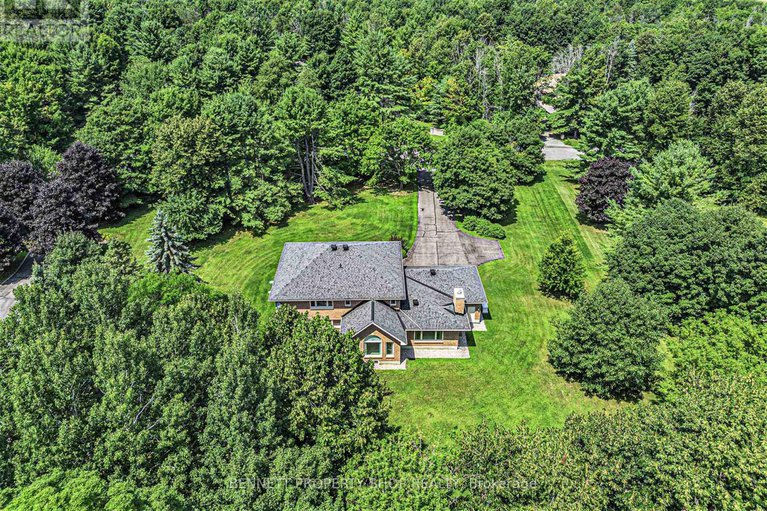 28689701/1410-sherruby-way/rural-kanata-central/ottawa/ontario/K2W1B1_30