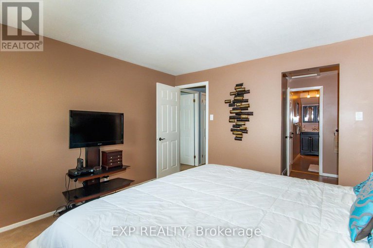 28588528/1576-st-georges-street/bilberry-creekqueenswood-heights/ottawa/ontario/K1E2M9_21