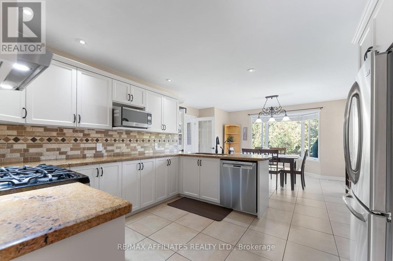 28985818/14-panandrick-view-drive/rural-kanata-central/ottawa/ontario/K2W1A5_11