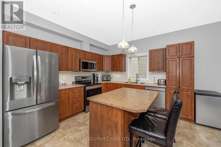 28498185/341-jasper-crescent/town-of-rockland/clarence-rockland/ontario/K4K0C9_10