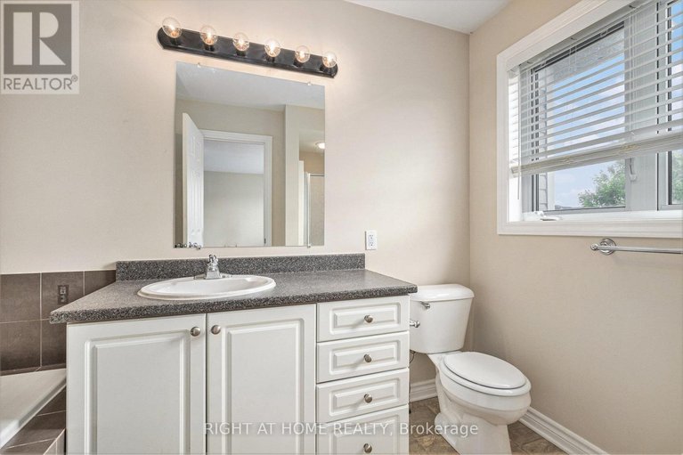 28489220/352-selene-way/avalon-east/ottawa/ontario/K4A0G6_16