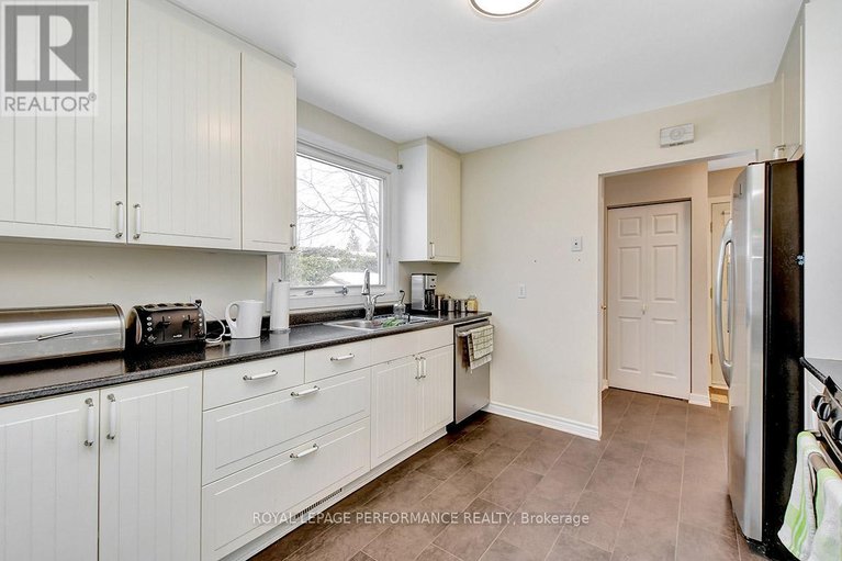 29472801/122-post-road/glencairnhazeldean/ottawa/ontario/K2L1L2_9