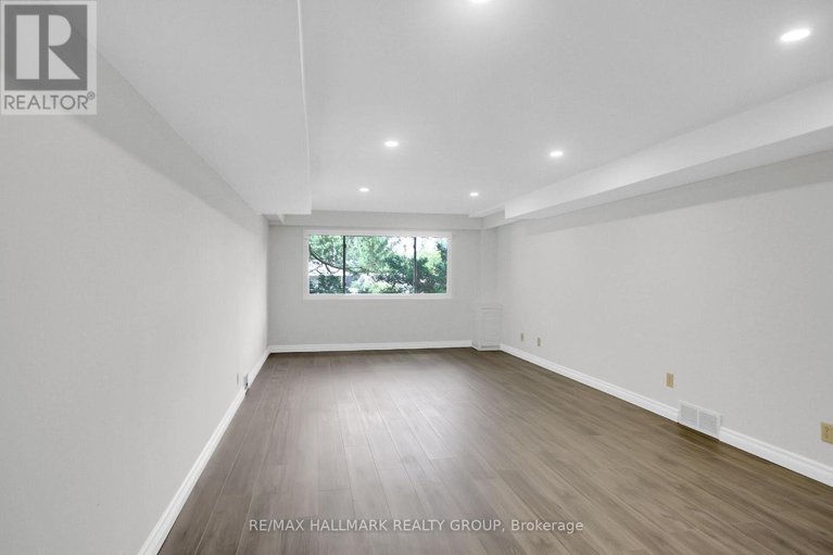 28785291/40-foothills-drive/lynwood-village/ottawa/ontario/K2H6K3_28