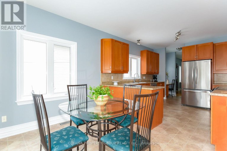 27942991/36-de-la-rive-drive/embrun/russell/ontario/K0A1W0_15