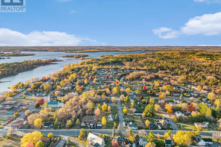 29613152/140-creek-drive/fitzroy/ottawa/ontario/K0A1X0_38