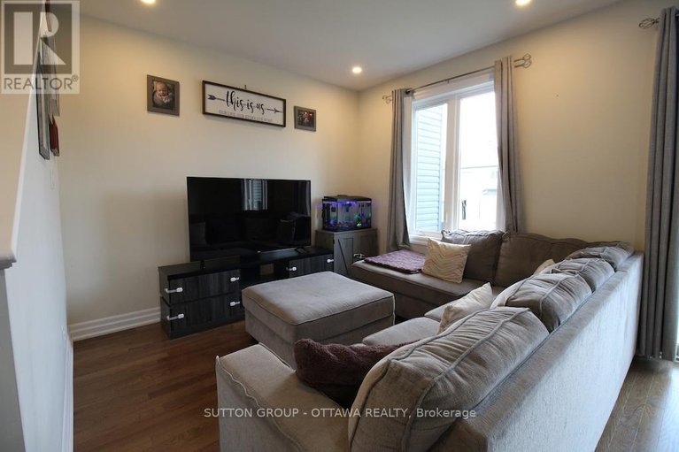 28894848/303-rue-de-l-etang-street/town-of-rockland/clarence-rockland/ontario/K4K0K1_11