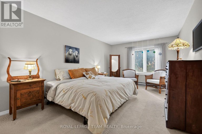 29521537/202a-62-donald-street/overbrook/ottawa/ontario/K1K1N2_20