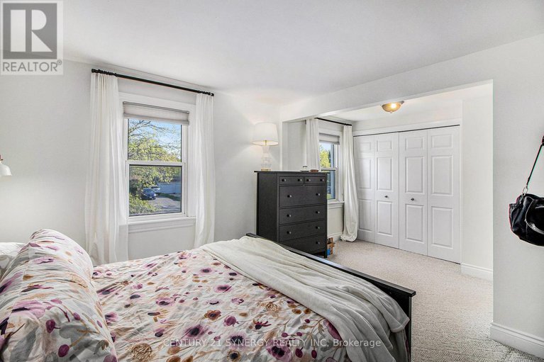 28332843/453-pleasant-park-road/alta-vistafaircrest-heights/ottawa/ontario/K1H5M9_15