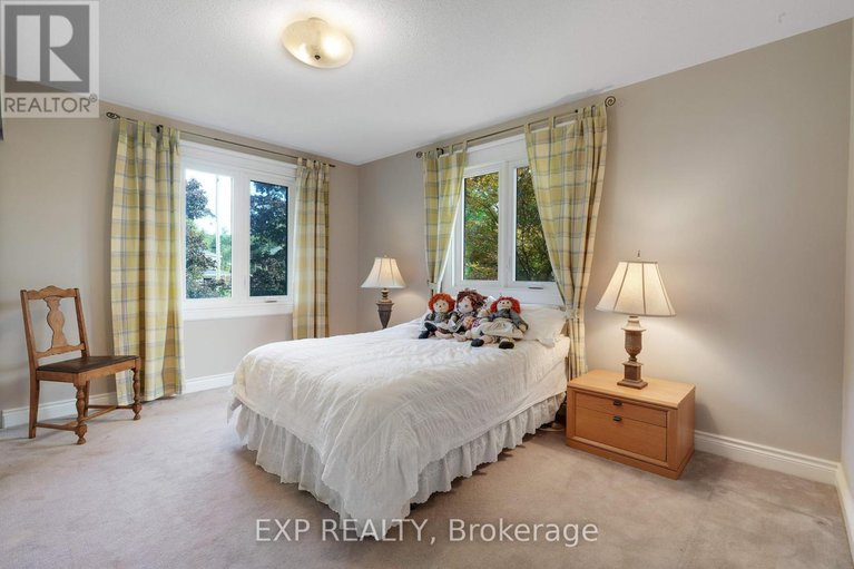 28764133/2106-lamira-street/applewood-acres/ottawa/ontario/K1H8N9_13