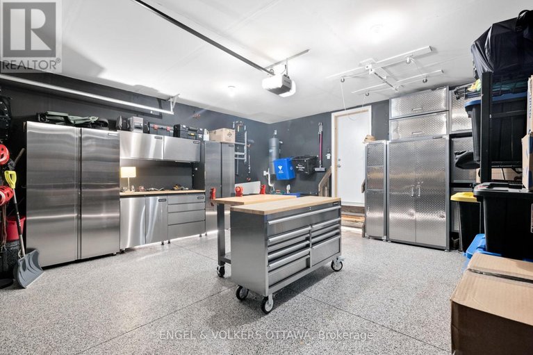 29464568/157-avro-circle/cfb-rockcliffe-and-area/ottawa/ontario/K1K4K7_42