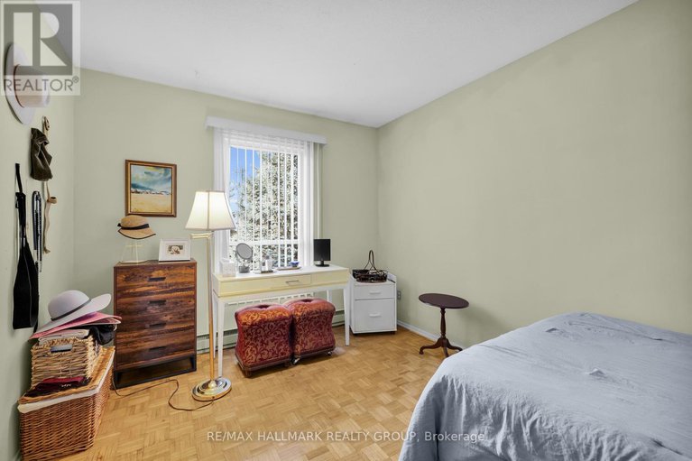 29126204/10-black-forest-lane/arbeatha-park/ottawa/ontario/K2H5C8_31