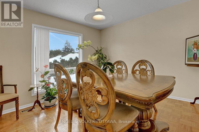 29381933/1016-driftwood-crescent/convent-glen/ottawa/ontario/K1C2P1_19