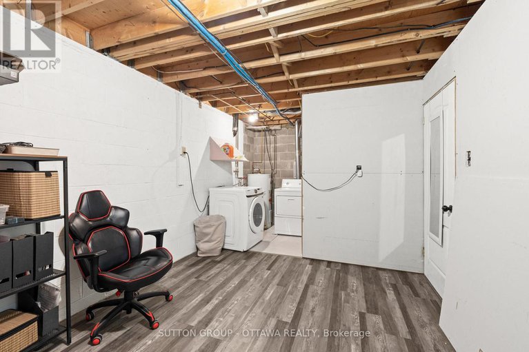 29110852/b-3-banner-road/sheahan-estatestrend-village/ottawa/ontario/K2H8T3_35