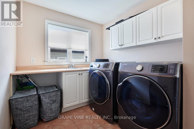 29590569/517-overland-drive/stittsville-north/ottawa/ontario/K2S0C2_24