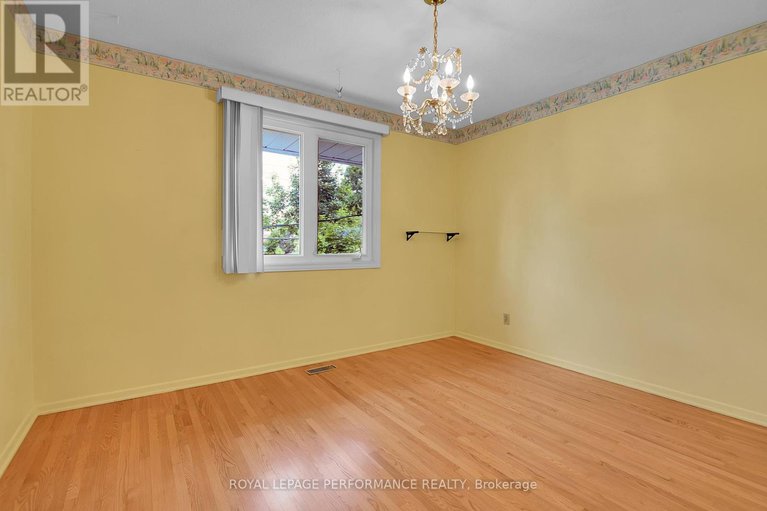 28570565/2220-quinton-street/urbandale-acres/ottawa/ontario/K1H6V3_20