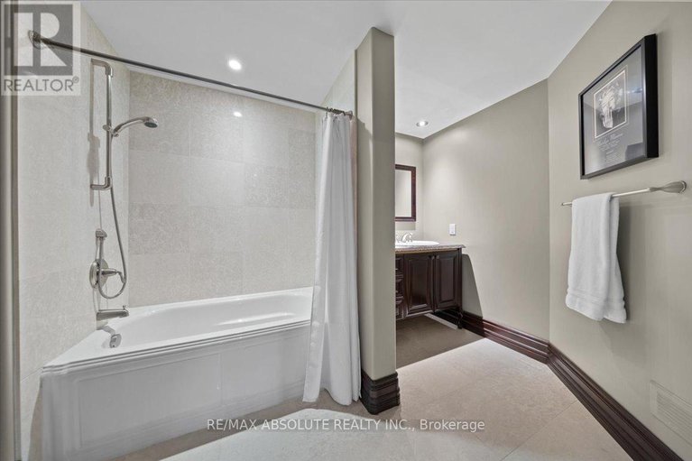 28246473/124-biltmore-crescent/btwn-franktown-rd-fallowfield-rd/ottawa/ontario/K2S2C6_43