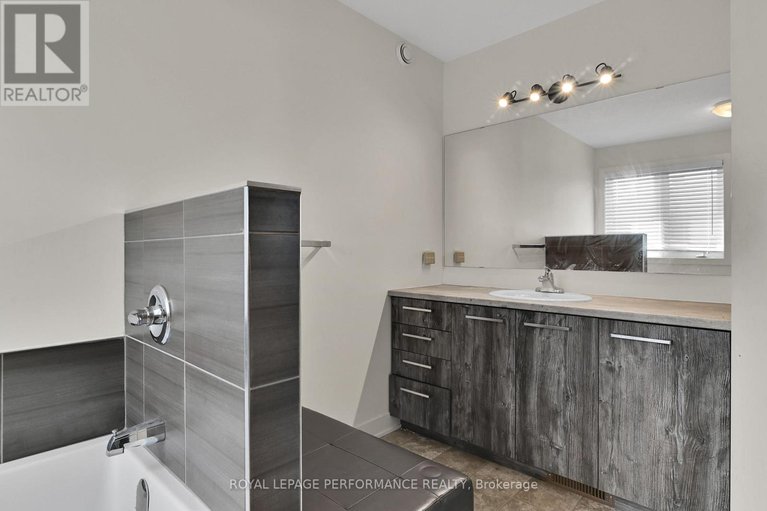 29131764/609-robert-street/town-of-rockland/clarence-rockland/ontario/K4K1E8_17