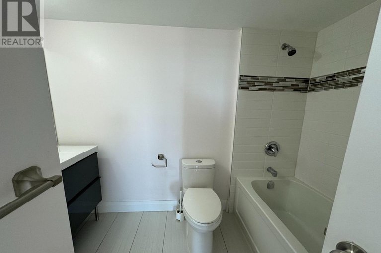 29442866/1209-2760-carousel-crescent/emerald-woodssawmill-creek/ottawa/ontario/K1T2N4_17