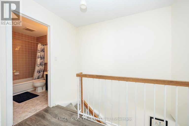 28289802/2-1204-shillington-avenue/carlington/ottawa/ontario/K1Z7Z4_37
