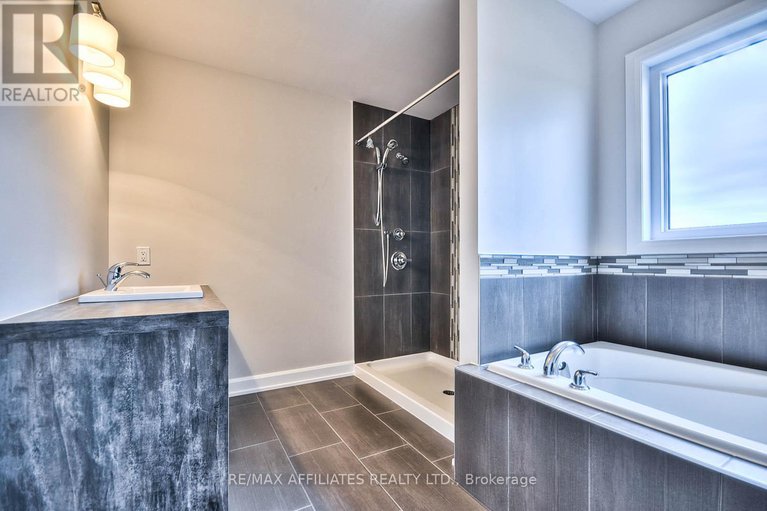 28184817/619-geneva-crescent/embrun/russell/ontario/K0A1W0_18