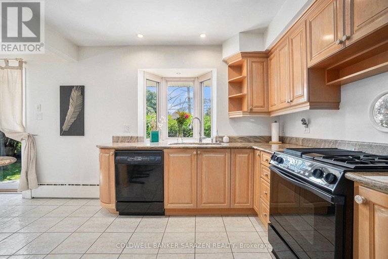 28506946/2009-killarney-drive/mckellar-heightsglabar-park/ottawa/ontario/K2A1P9_13