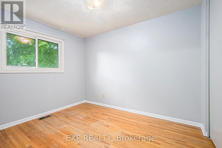 28500689/75-chesterton-drive/borden-farmstewart-farmcarleton-heightsparkwood-hills/ottawa/ontario/K2E5T5_23