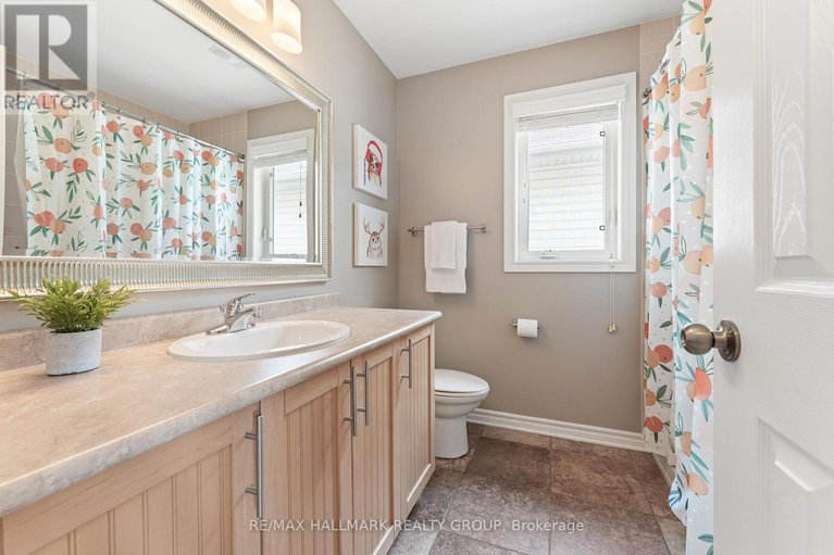 28460424/182-felicity-crescent/mer-bleuebradley-estatesanderson-park/ottawa/ontario/K1W0C2_33