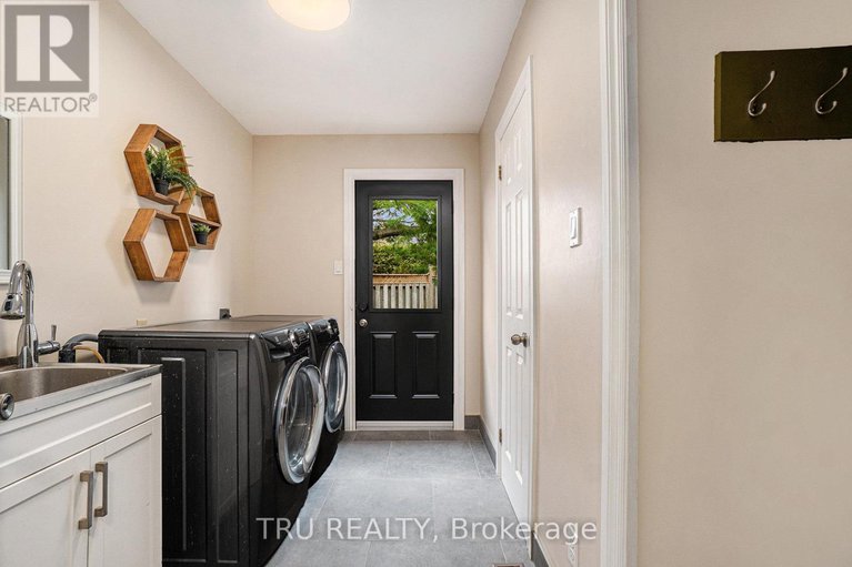 29348348/1719-meadowview-crescent-n/convent-glen-south/ottawa/ontario/K1C1T9_17