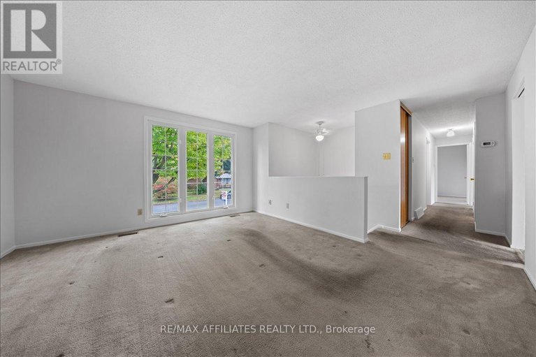 28917185/1610-schouten-drive/bilberry-creekqueenswood-heights/ottawa/ontario/K1E2J4_7