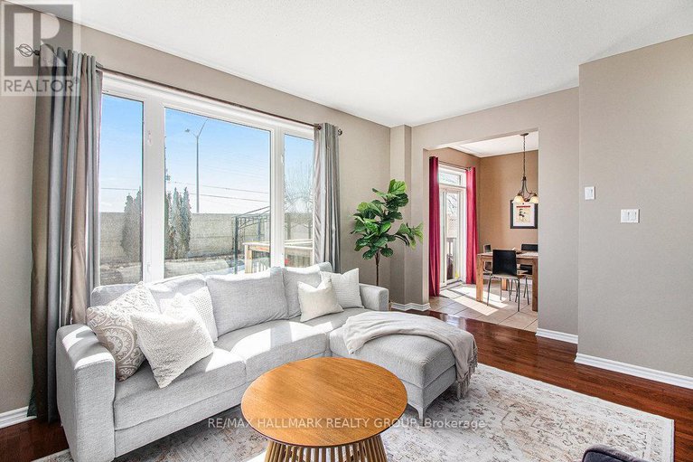 28370521/280-trail-side-circle/springridgeeast-village/ottawa/ontario/K4A5B1_17